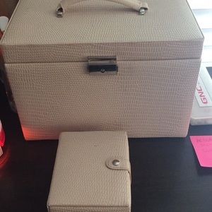 Light pink jewelry box mint condition